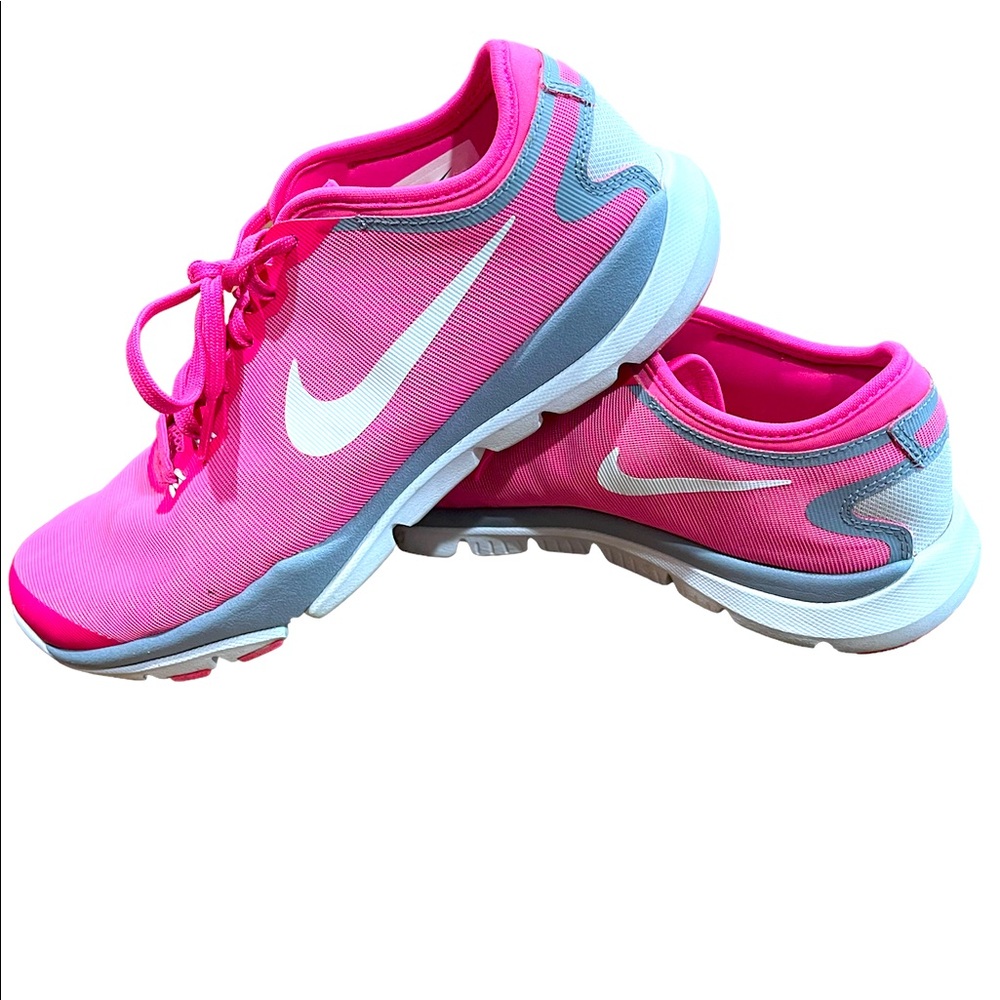 Pink Nike flywire training shoes size 9